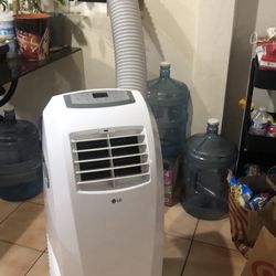LG portable AC 10000 BTU includes the hose and attached windows