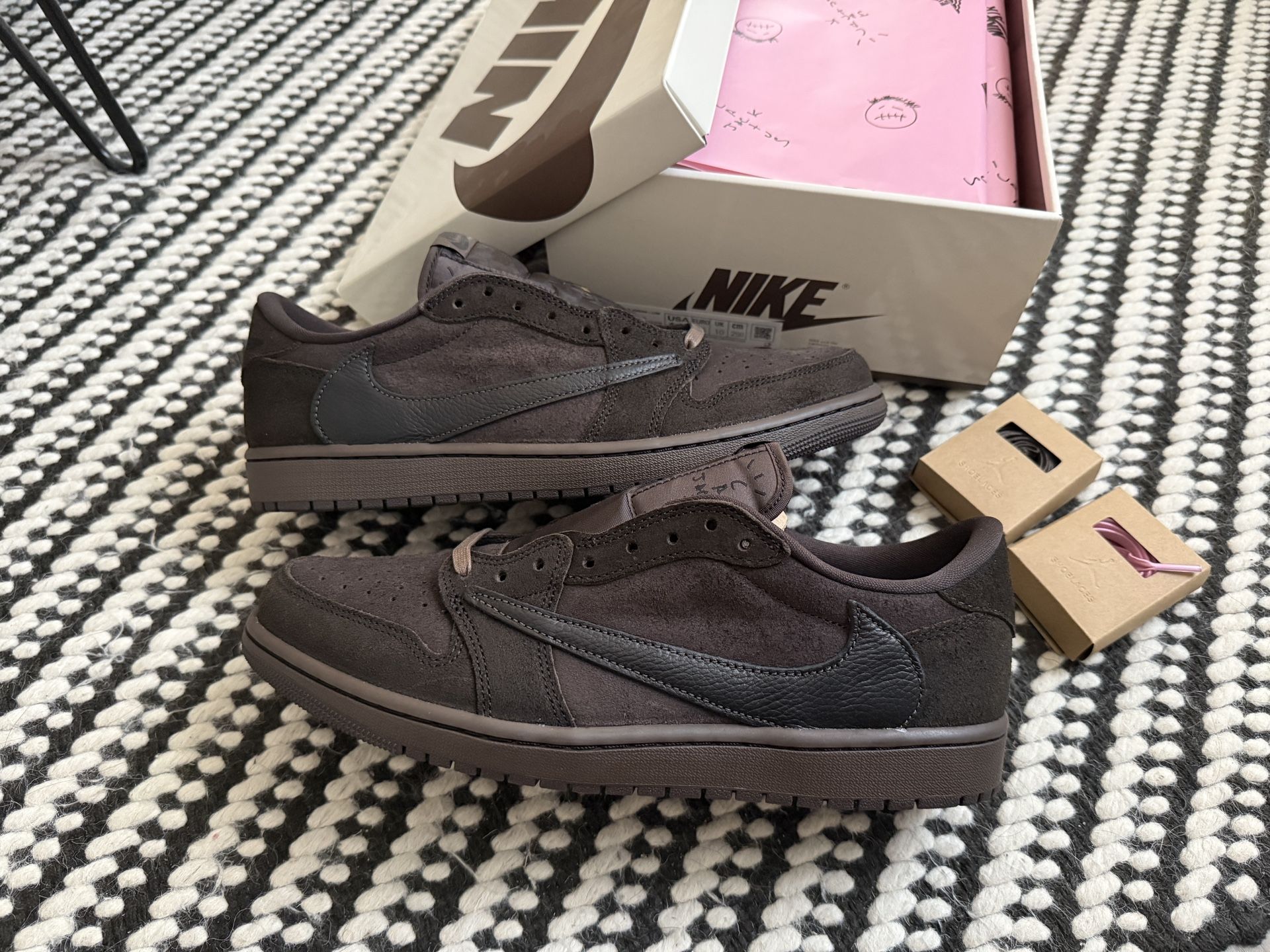 Jordan 1 Travis Velvet Brown