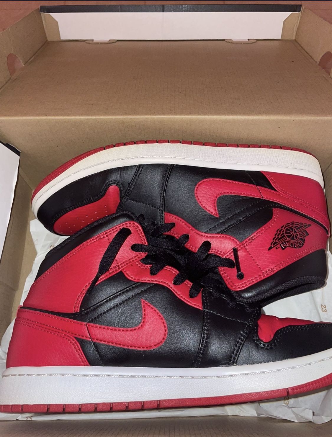 Jordan 1 Mid Banned (2022)