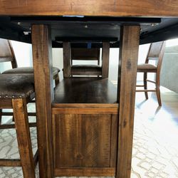 Dining Room Table And Chairs 