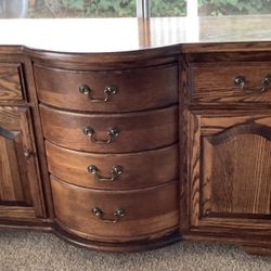 Vintage Oak Buffet / Sideboard – Curved Front, Excellent Storage, Classic Style $250 OBO
