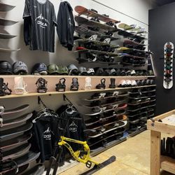 Snowboard - Bindings - Goggles