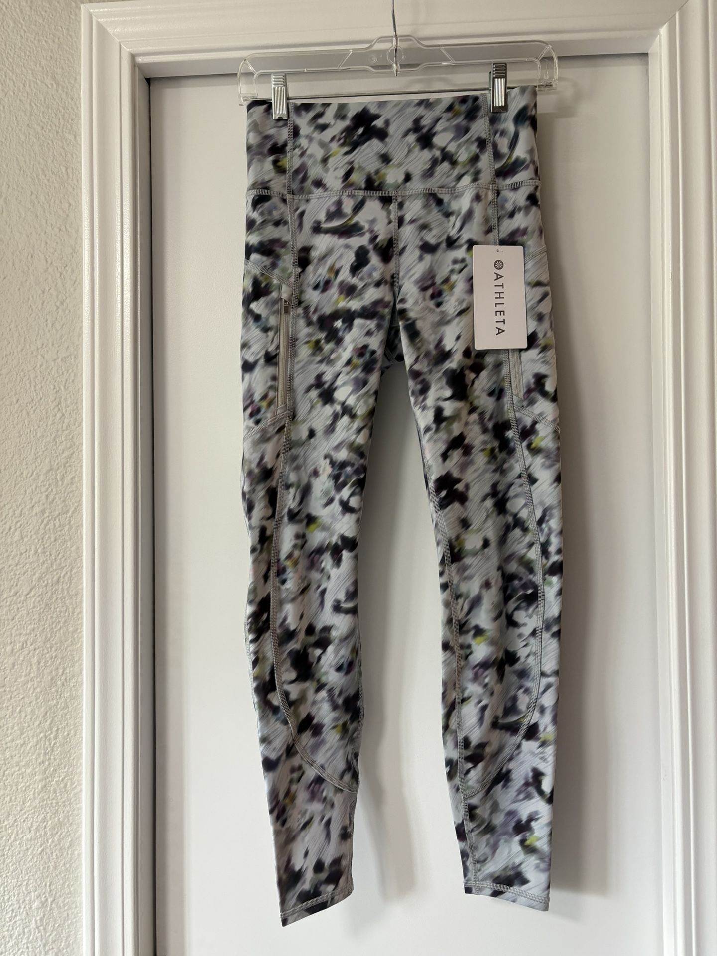 NWT Athleta Rainier Athletic Tight Legging Multicolor Print Size Small