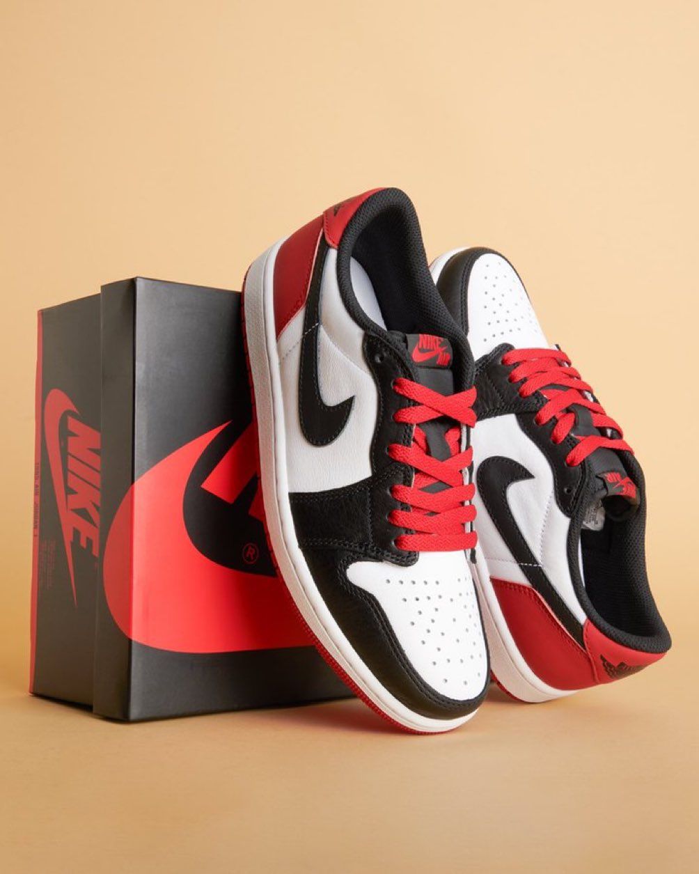 New* Nike Air JORDAN 1 Retro Low OG Black Toe Red White MENS Size 10 US - DS OG All