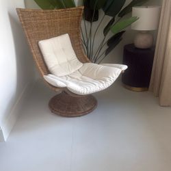 Healdsburg Swivel Chair in Rattan