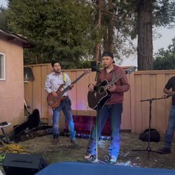 Grupo Sierreño A Sus Órdenes 