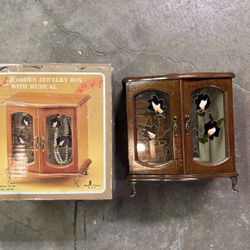1985 Wooden Musical Jewelry Box New