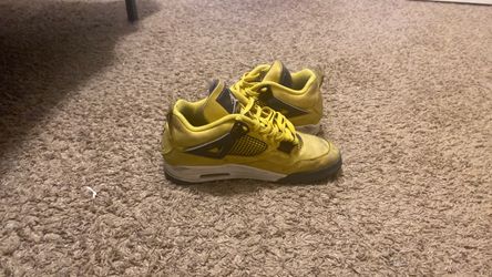Jordan 4 Yellow Lighting