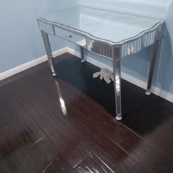 Vanity Large Or Desk 250$