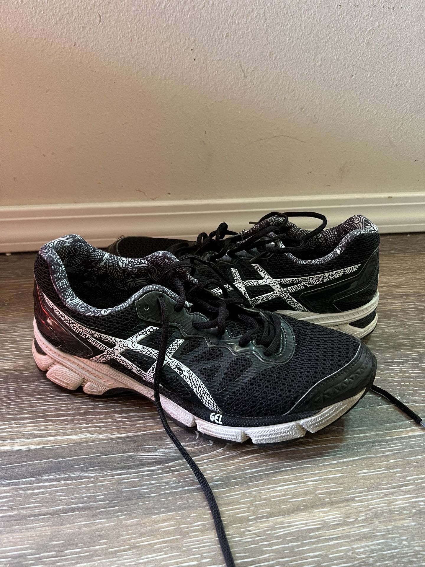 ASICS Women’s 10