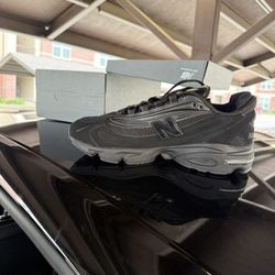 New Balance 1000 Black Gray Men's Low Top Athletic Sneakers Lace Up