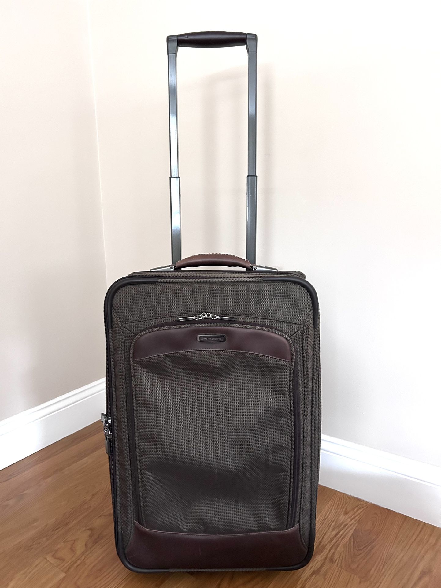 NEW Johnston & Murphy luxury expandable wheeled luggage. Leather &Nylon Retail $445.00