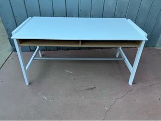 White desk in very good condition