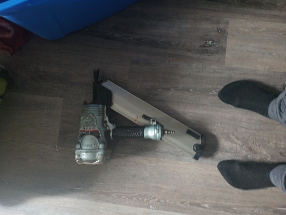 Hitatchi Nail Gun Nr90ad 150$$$