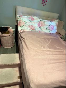 Free Queen size bed with mattress