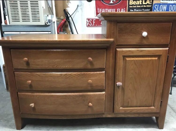 Bassett changing table/dresser