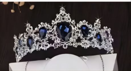 Quinceañera Blue Crown In Silver