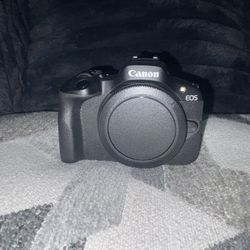 Camera With Lens  $550