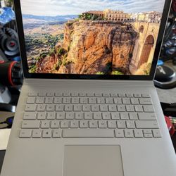 Microsoft Surface Book 2 i5-7300U 2.6GHz 128GB  SSD 8GB RAM Win11Pro