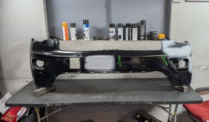 2017-2018-2019-2020 JEEP GRAND CHEROKEE FRONT BUMPER OEM USED #10590