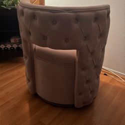 Vainly Swivel Chair With Storage 