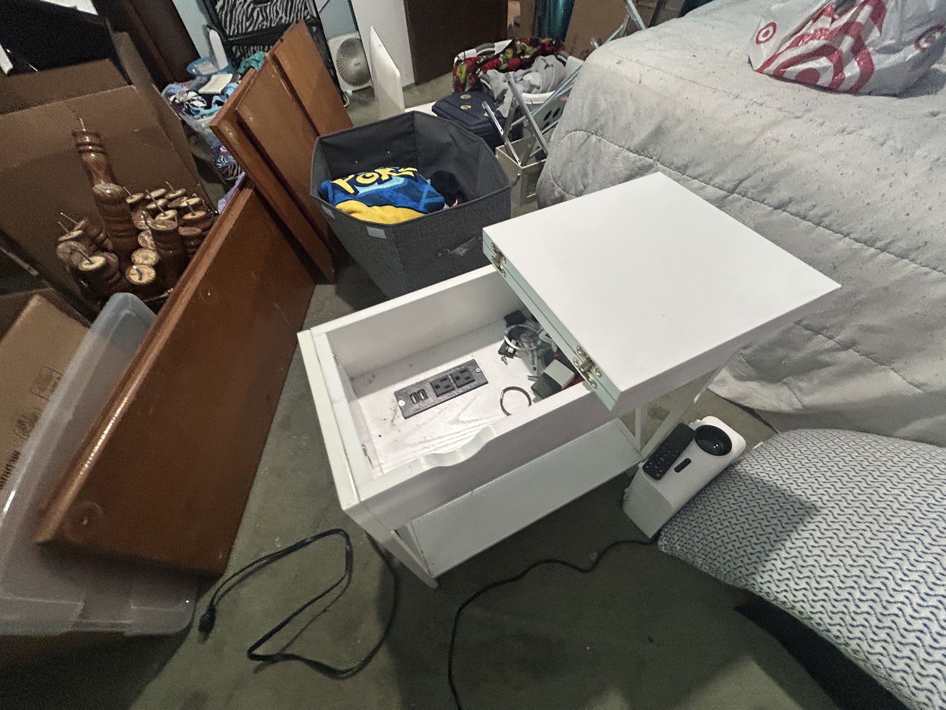 desk/charging table