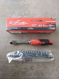 New Milwaukee FUEL INSIDER extended Reach Box Ratchet  M12  - ¼" - ⅜"