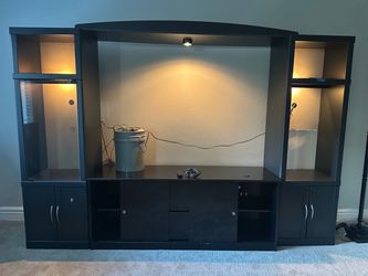 Entertainment center