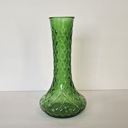 Beautiful ✨️ Flower Vase Hoosier 4095 EMERALD GREEN VTG Glass Diamond Quilt Pattern 9" MCM
$10 firm (Price Is non-negotiable)
▪︎The piece is in Excell