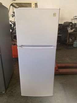 Fridge Avanti good condition 24” wide 90 days warranty Refry Avanti buenas condiciones 24 Pulgadas ancho 90 dias de Garantia