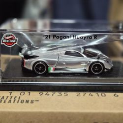 21 Pagani Huayra R 