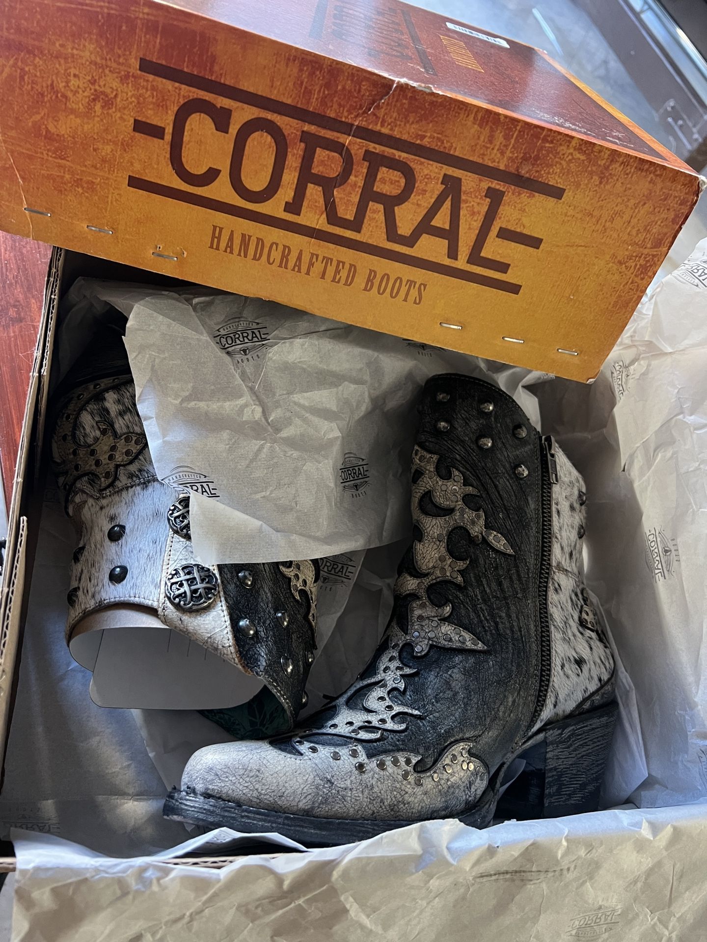 Corral Women Bootie - Size 9.5