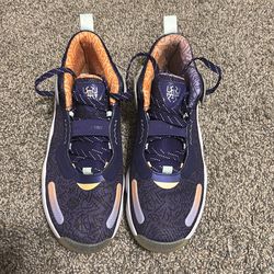 Kyrie Irving’s men’s size 10