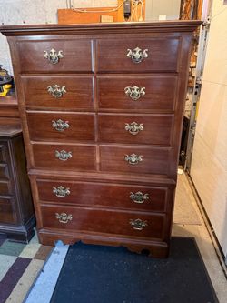 Chest of drawers ( Thomasville)