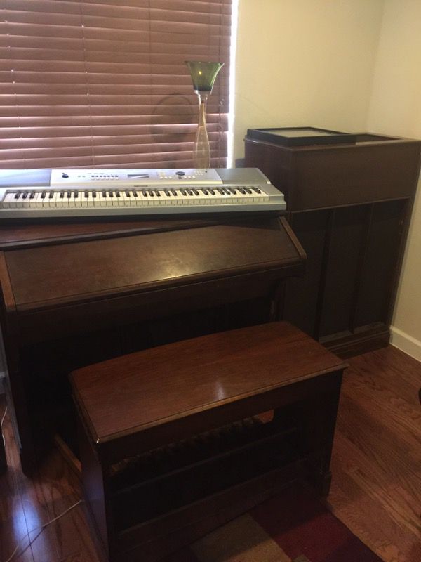 Hammond Organ & HR 40 Tone Cabinet