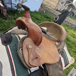 SADDLES & TACK