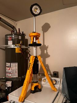 Dewalt 20V light tower.