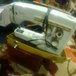 Husqvarna Sewing Machine W Box N Peddle 