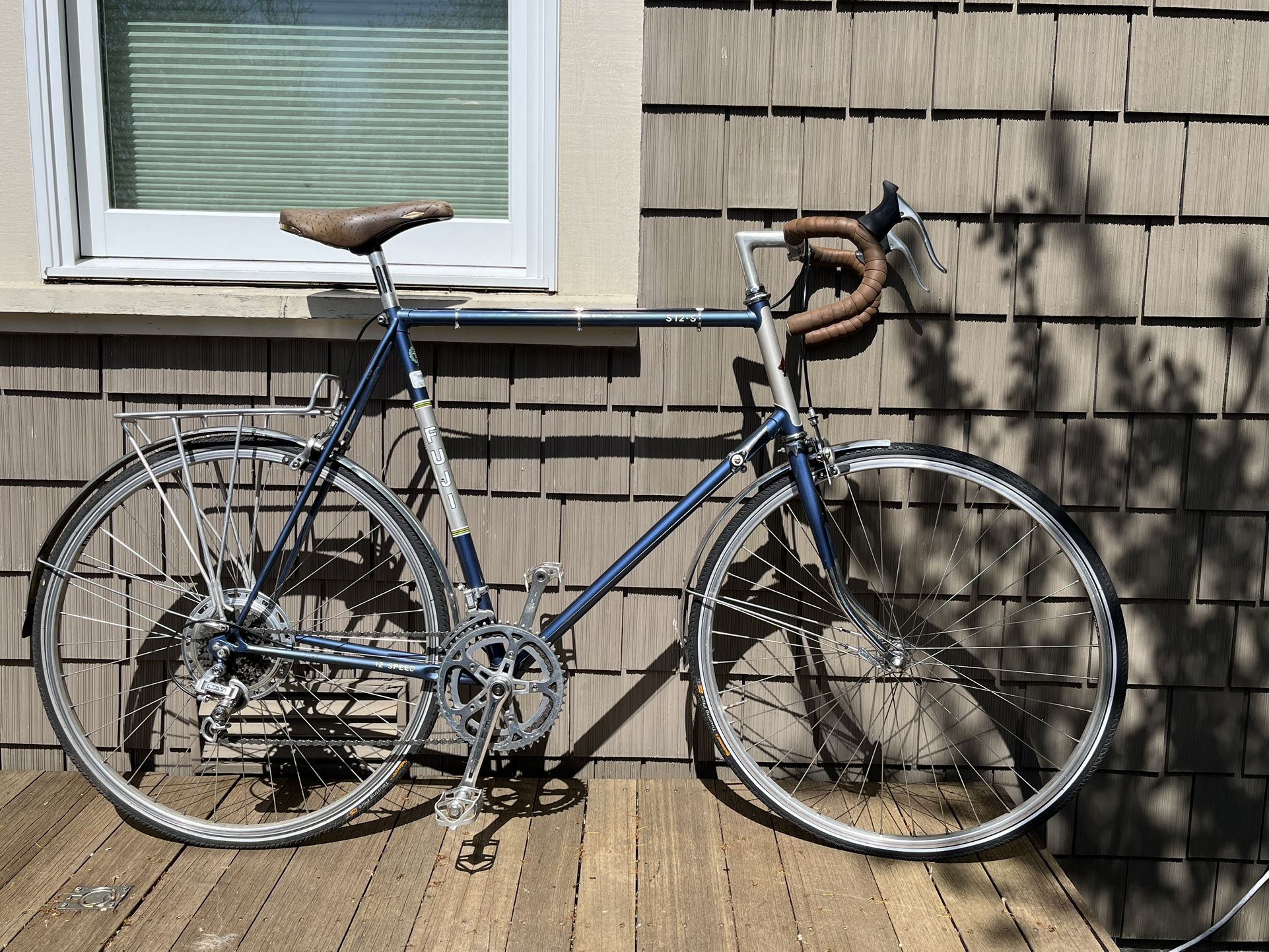 Fuji S12-S Road Bike (63 cm tall frame)