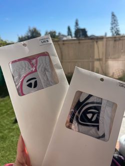 Woman golf gloves