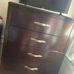 Dresser With Mirror For Sale!!!!!! Good Condition 