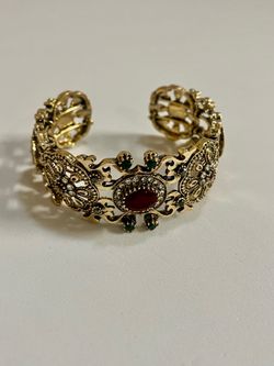 Fashion jewelry gold tone ornate cuff bracelet with ruby CZ green stone detail in photos pickup Gaithersburg md20877