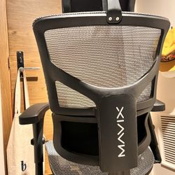 Mavix Chair M7