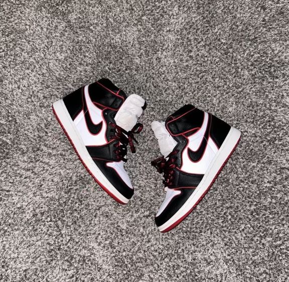 Air Jordan 1 Retro High Og ‘Bloodline’ Size 9