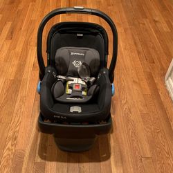 UppaBaby Car Seat Mesa Like New