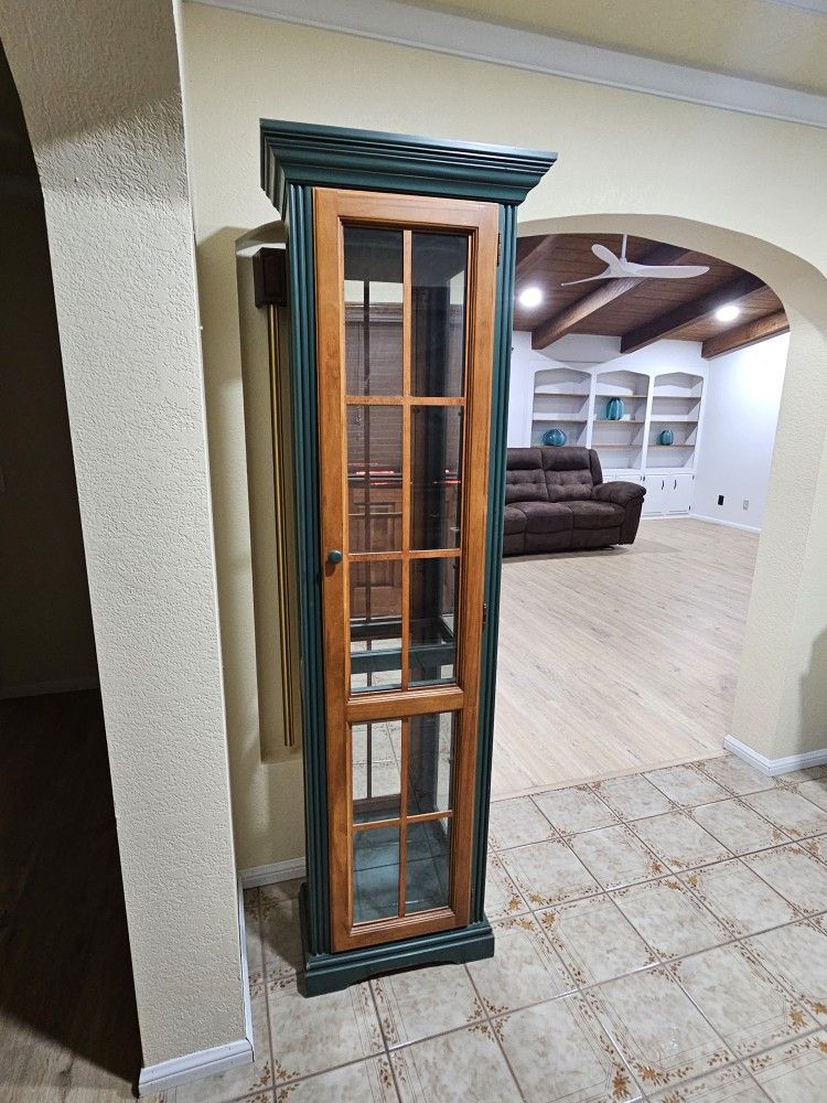 Curio Cabinet Pulaski ?? Antique ?? Vintage ??