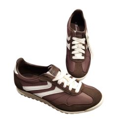 (NWT) No Boundaries Brown & White Sneakers Size 7