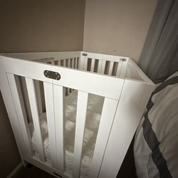 Crib & Mattress 