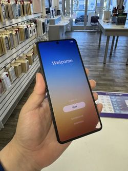Samsung - Galaxy Z Flip7 5G 6.9" (Unlocked) (Pre-owned) / 256GB / Good| $5 Down | Payment plan available