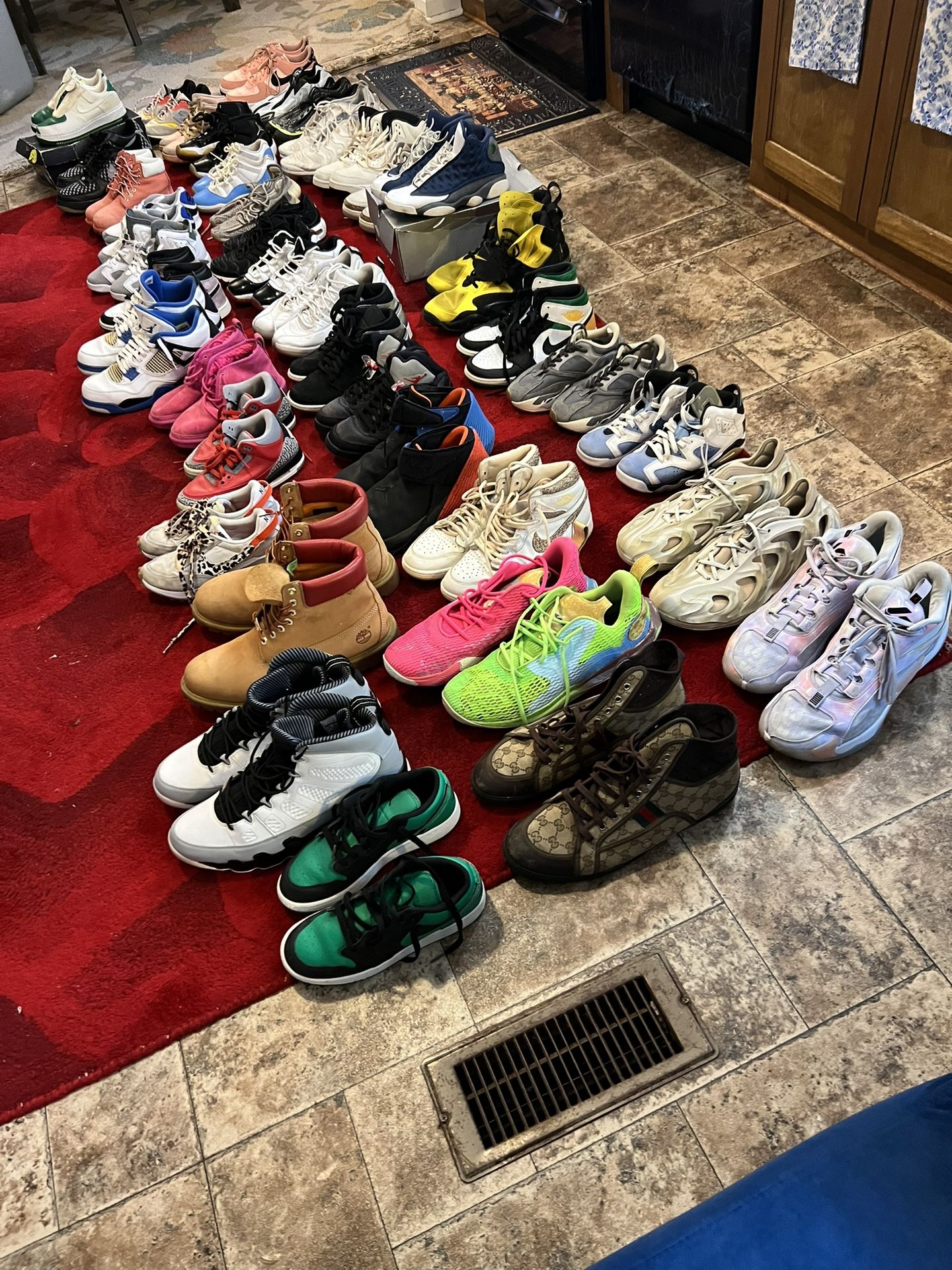 lot of 40 shoes jordan’s nike air max habla espanol Read description